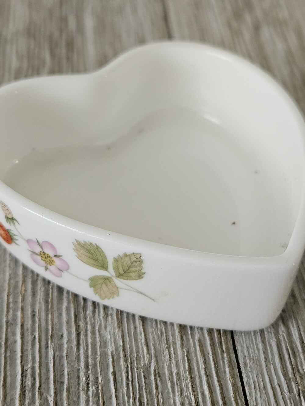 Vintage 1965 Wedgwood Bone China Wild Strawberry Heart Shaped Trinket Tray with